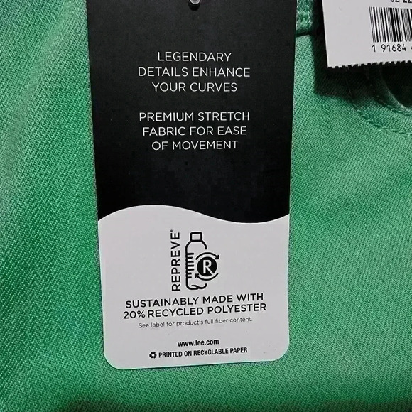 Lee Women's Regular Fit Midrise Capri, Palm (Light Green) Premium Stretch - Picture 3 of 10